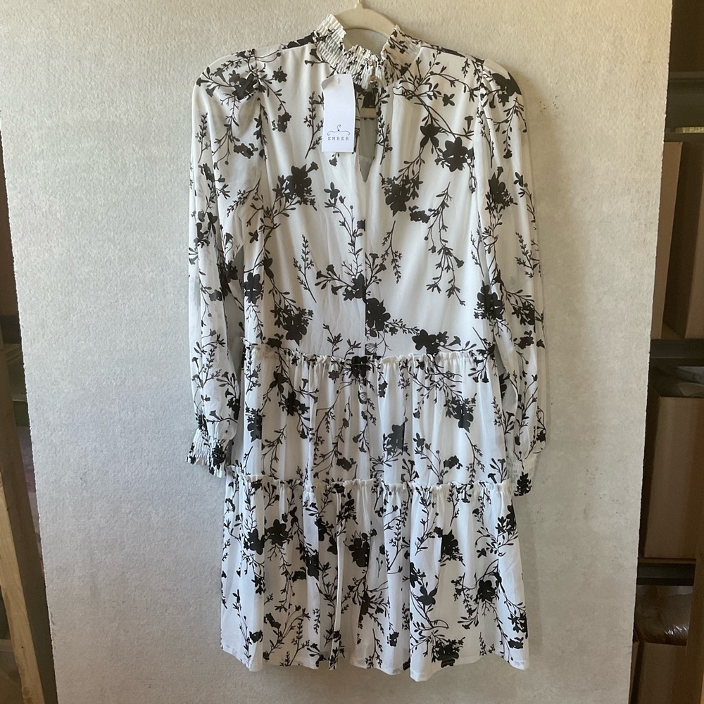 Ember Floral Black and White Dress. NWT. Size S - Picture 5 of 9